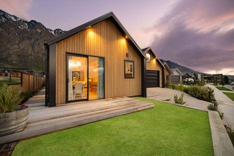 Photo of property in 72 Spur Ridge, Jacks Point, 9371