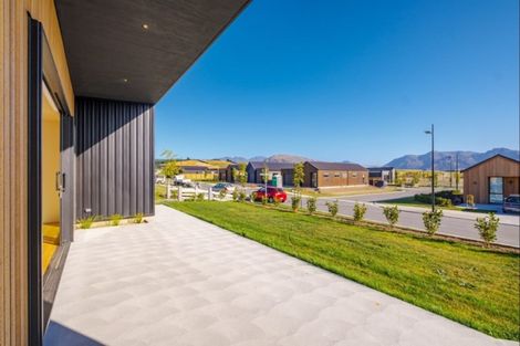 Photo of property in 33 Obelisk Street, Wanaka, 9305