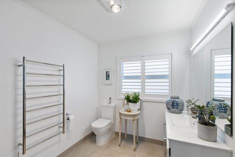 Photo of property in 1/87-89 Hinemoa Street, Birkenhead, Auckland, 0626