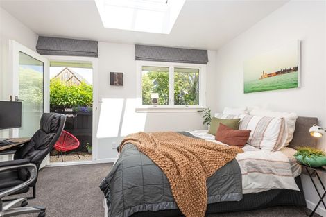 Photo of property in 2/10 Ladbrokes Place, Fendalton, Christchurch, 8052