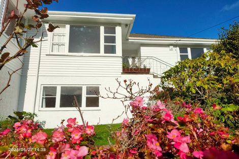 Photo of property in 5 Larsen Crescent, Tawa, Wellington, 5028