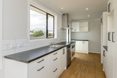 Photo of property in 2 Matene Place, Papamoa Beach, Papamoa, 3118