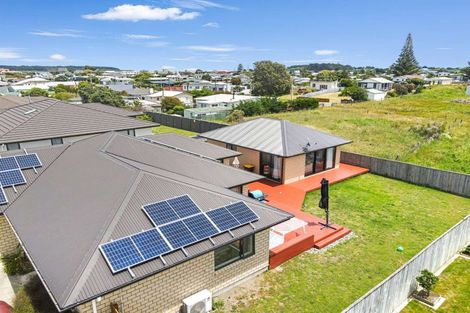 Photo of property in 21 Story Street, Foxton Beach, Foxton, 4815