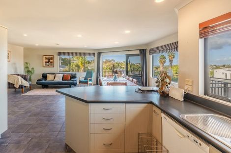 Photo of property in 32 Ian Sage Avenue, Torbay, Auckland, 0630