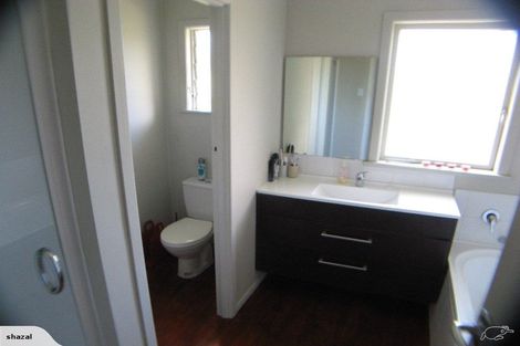 Photo of property in 19 Woodstock Road, Forrest Hill, Auckland, 0620