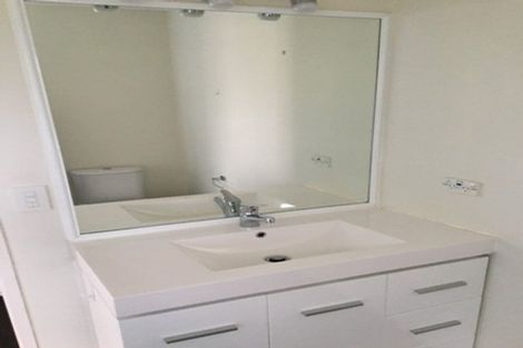 Photo of property in 37 Chatsworth Crescent, Pakuranga Heights, Auckland, 2010