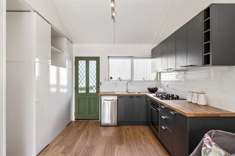 Photo of property in 2/24 Hastings Parade, Devonport, Auckland, 0624