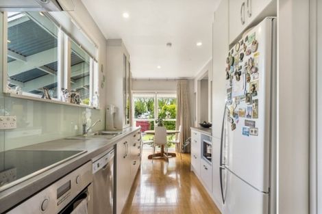 Photo of property in 88 Ennis Avenue, Pakuranga Heights, Auckland, 2010