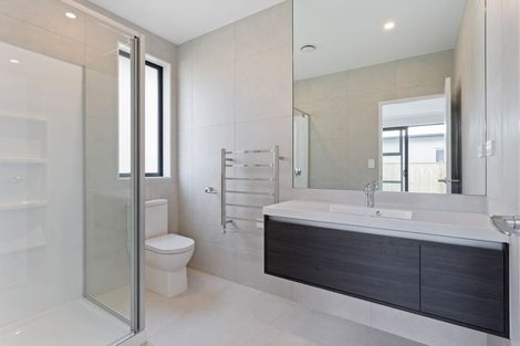 Photo of property in 13 Onekura Street, Red Beach, 0932