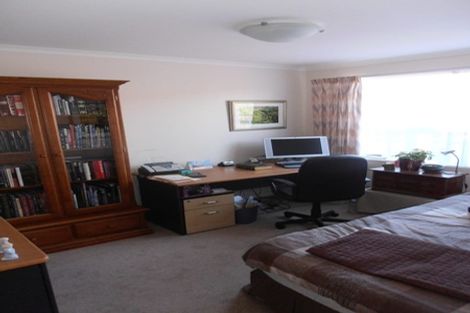 Photo of property in 2/18 Heaphy Place, Casebrook, Christchurch, 8051