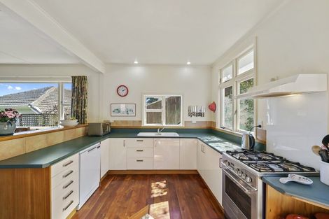 Photo of property in 56 Tio Tio Road, Miramar, Wellington, 6022