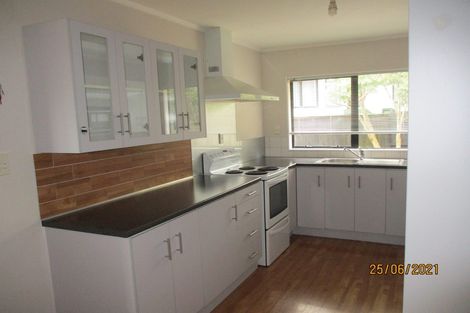 Photo of property in 2/28 De Quincey Terrace, Highland Park, Auckland, 2010