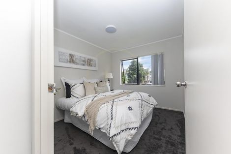 Photo of property in 22 Dungarvon Place, Clendon Park, Auckland, 2103