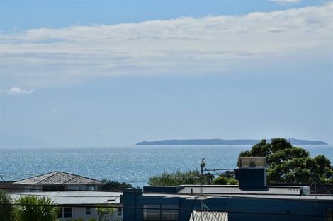 Photo of property in 1/91 Aberdeen Road, Castor Bay, Auckland, 0620