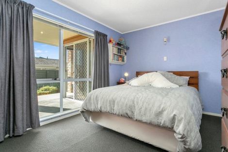 Photo of property in 321 Shakespeare Street, Leamington, Cambridge, 3432