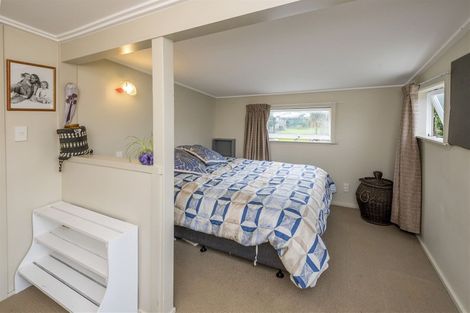 Photo of property in 9 Manuka Street, Otaki Beach, Otaki, 5512