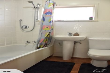 Photo of property in 1/50 Evelyn Place, Hillcrest, Auckland, 0627
