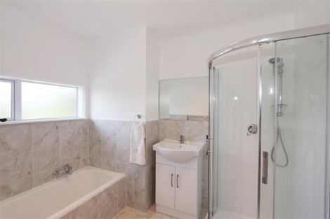 Photo of property in 3 Bowater Place, Manurewa, Auckland, 2102