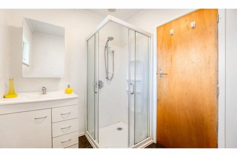 Photo of property in 2/28 Windy Ridge Road, Glenfield, Auckland, 0629