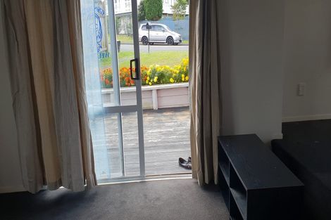 Photo of property in 33 Addison Drive, Glendene, Auckland, 0602