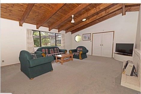 Photo of property in 3 Whiting Grove, West Harbour, Auckland, 0618