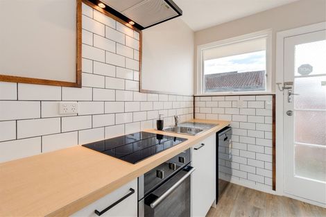 Photo of property in 2/12 North Avon Road, Richmond, Christchurch, 8013