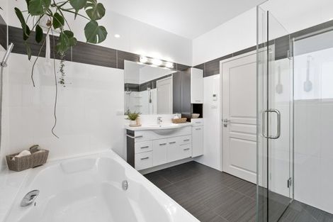 Photo of property in 64 Balboa Drive, Matakatia, Whangaparaoa, 0930