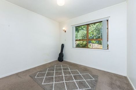 Photo of property in 2/10 Coroglen Avenue, Birkenhead, Auckland, 0626