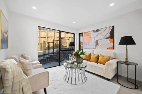 Photo of property in 7b Maroubra Place, Botany Downs, Auckland, 2010