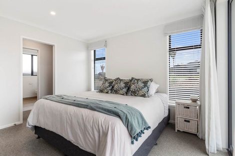 Photo of property in 2 Routeburn Lane, Karaka, 2124