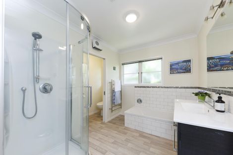 Photo of property in 2 Williams Terrace, Fitzherbert, Palmerston North, 4410