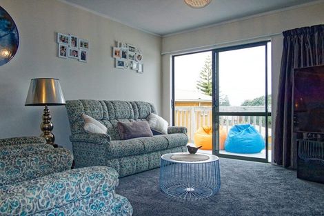 Photo of property in 1 Tamarisk Drive, Riversdale Beach, Masterton, 5872