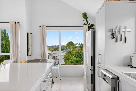 Photo of property in 2/47 Birkdale Road, Birkdale, Auckland, 0626