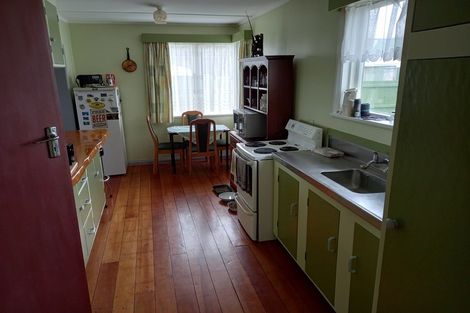 Photo of property in 24 Railway Street, Eltham, 4322