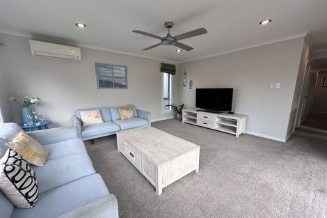 Photo of property in 24 Kiteroa Terrace, Rothesay Bay, Auckland, 0630