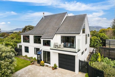 Photo of property in 13 Frances Street, Waikanae Beach, Waikanae, 5036