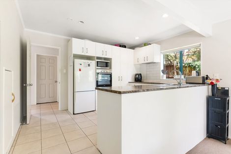 Photo of property in 33b Dalwhinnie Parade, Highland Park, Auckland, 2010