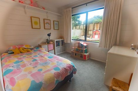 Photo of property in 2/21 Tahu Crescent, Sunnynook, Auckland, 0620