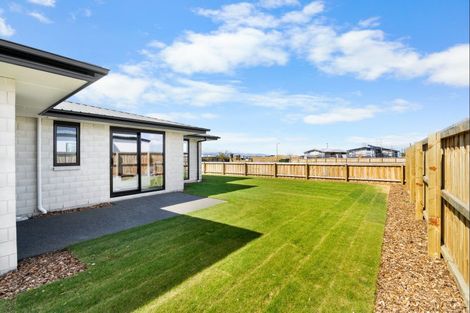 Photo of property in 3 Alex Place, Hurworth, New Plymouth, 4310