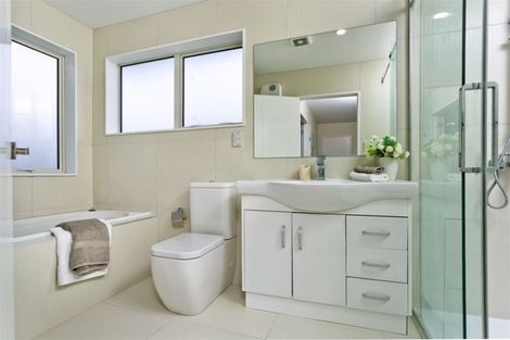 Photo of property in 519 East Coast Road, Murrays Bay, Auckland, 0630