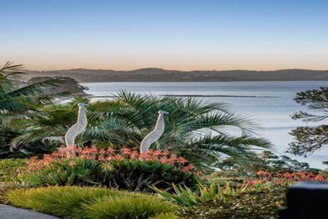 Photo of property in 33 Chelverton Terrace, Red Beach, 0932