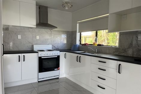 Photo of property in 2/69 Orams Road, Hillpark, Auckland, 2102