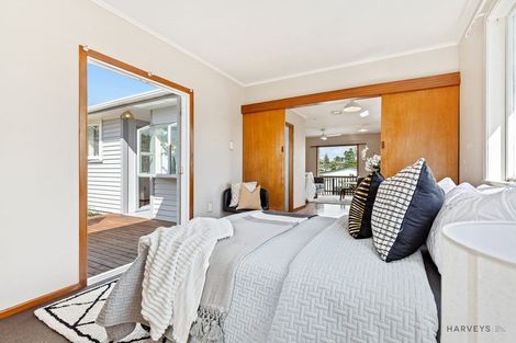 Photo of property in 2/32 Kamara Road, Glen Eden, Auckland, 0602