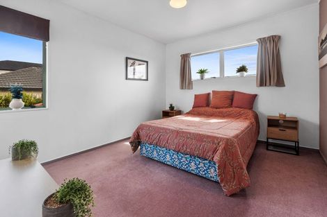 Photo of property in 2/883 East Coast Road, Northcross, Auckland, 0632