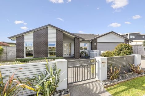 Photo of property in 39 Kotuku Drive, Paraparaumu Beach, Paraparaumu, 5032