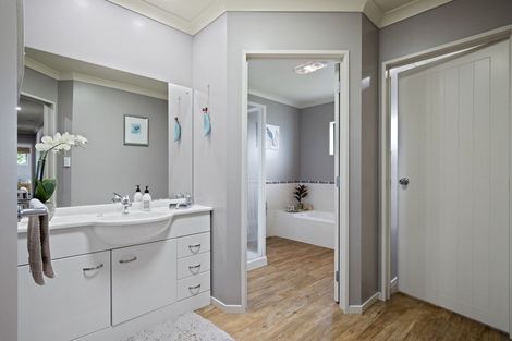 Photo of property in 3 Church View Road, Waiau Pa, Pukekohe, 2679