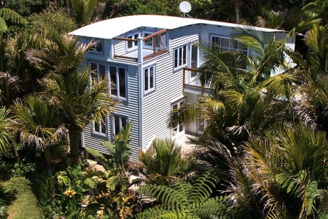 Photo of property in 17 Rayner Road, Piha, New Lynn, 0772