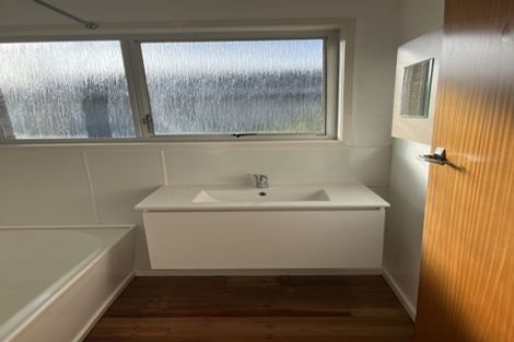 Photo of property in 1/24 Hillcrest Avenue, Hillcrest, Auckland, 0627