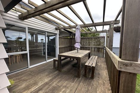 Photo of property in 24 Kiteroa Terrace, Rothesay Bay, Auckland, 0630