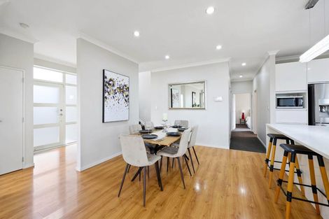 Photo of property in 111 Lake Panorama Drive, Henderson Valley, Auckland, 0612